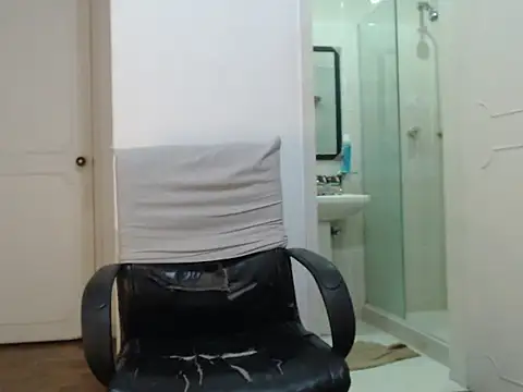 Snapshot of peterannaud chatting on 02.04.25 peterannaud online show from 02.04.25