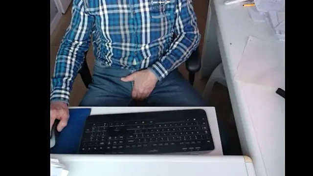 Snapshot of dutchpornking chatting on 02.04.25 dutchpornking online show from 02.04.25