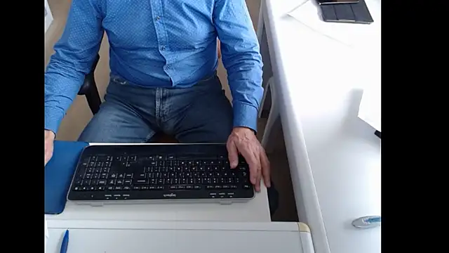 Snapshot of dutchpornking chatting on 09.24.25 dutchpornking online show from 09.24.25