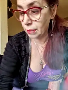 Snapshot of Chriss_Tinaa chatting on 04.28.26 Chriss Tinaa online show from 04.28.26