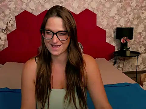 Snapshot of VictoriaCage chatting on 05.31.26 VictoriaCage online show from 05.31.26
