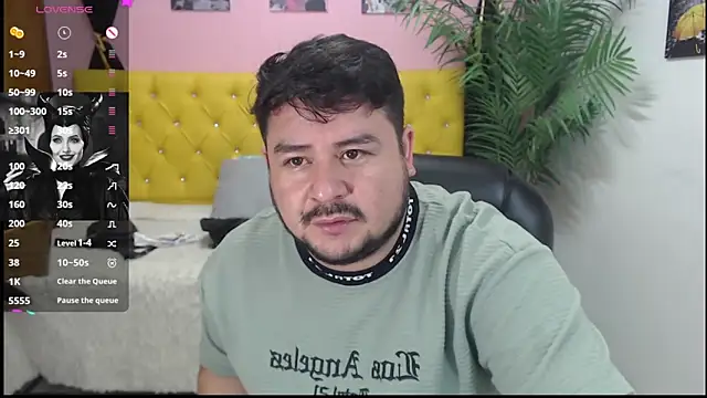 Snapshot of oso_dirty_ chatting on 01.15.25 oso dirty  online show from 01.15.25