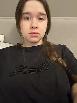 Snapshot of HornyGirlH chatting on 02.04.26 HornyGirlH online show from 02.04.26