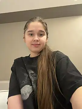 Snapshot of HornyGirlH chatting on 02.16.26 HornyGirlH online show from 02.16.26