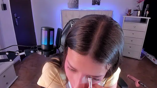 Amaia Daniells online show from 02.04.25