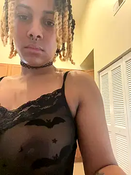 Snapshot of goddessxdreaxo chatting on 10.16.25 goddessxdreaxo online show from 10.16.25