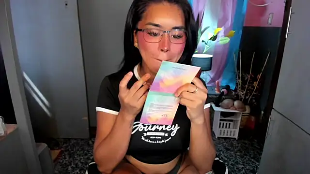 Snapshot of QuiinMollyXxX chatting on 04.24.26 QuiinMollyXxX online show from 04.24.26