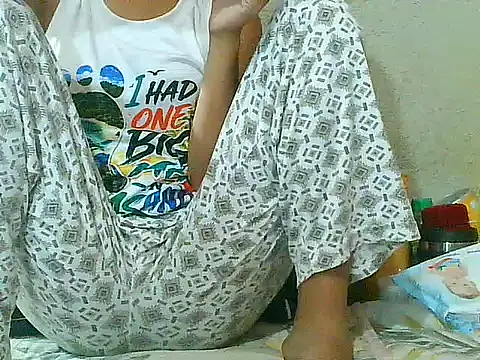 Snapshot of PinaySkinnyGirl chatting on 06.28.26 PinaySkinnyGirl online show from 06.28.26