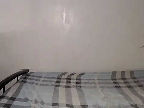 Snapshot of cum2mama chatting on 10.14.25 cum2mama online show from 10.14.25