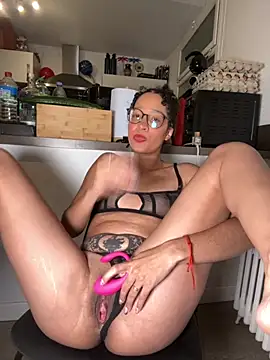 Lauyako online show from 09.12.25