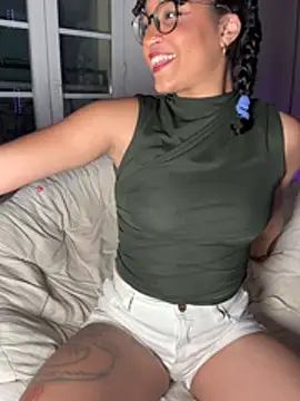 Snapshot of Lauyako chatting on 04.17.26 Lauyako online show from 04.17.26