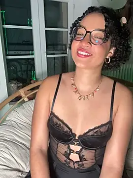 Snapshot of Lauyako chatting on 05.15.26 Lauyako online show from 05.15.26