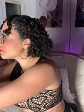 Snapshot of Lauyako chatting on 05.17.26 Lauyako online show from 05.17.26
