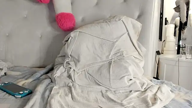 Snapshot of Burlesque_XlX chatting on 09.12.25 Burlesque XlX online show from 09.12.25