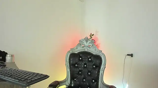 Snapshot of Hela_wet chatting on 02.05.25 Hela wet online show from 02.05.25