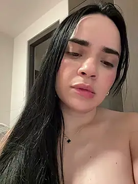 Snapshot of GeorginaJones chatting on 12.21.24 GeorginaJones online show from 12.21.24