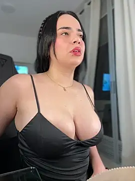 Snapshot of GeorginaJones chatting on 03.01.25 GeorginaJones online show from 03.01.25