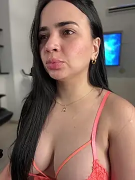 Snapshot of GeorginaJones chatting on 03.07.25 GeorginaJones online show from 03.07.25