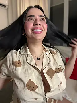 Snapshot of GeorginaJones chatting on 03.23.25 GeorginaJones online show from 03.23.25