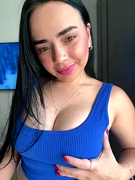 Snapshot of GeorginaJones chatting on 10.04.25 GeorginaJones online show from 10.04.25