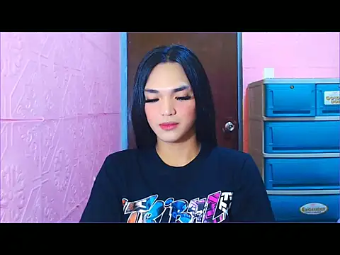 Snapshot of WONDERWOMAN2023 chatting on 11.28.25 WONDERWOMAN2023 online show from 11.28.25