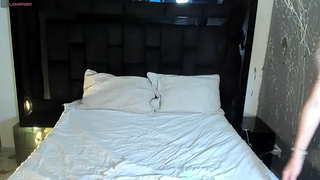 AndyWiilliams online show from 12.18.24