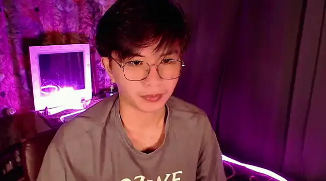 Snapshot of Sexy_Handsome_Drex chatting on 12.16.24 Sexy Handsome Drex online show from 12.16.24