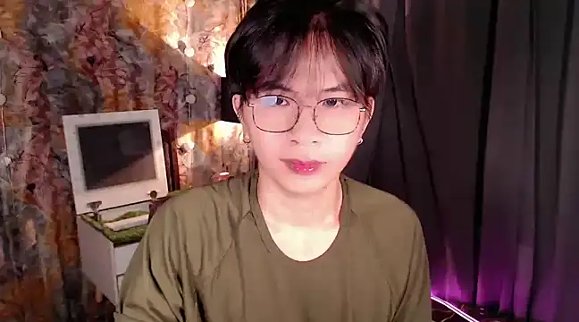 Snapshot of Sexy_Handsome_Drex chatting on 12.29.24 Sexy Handsome Drex online show from 12.29.24