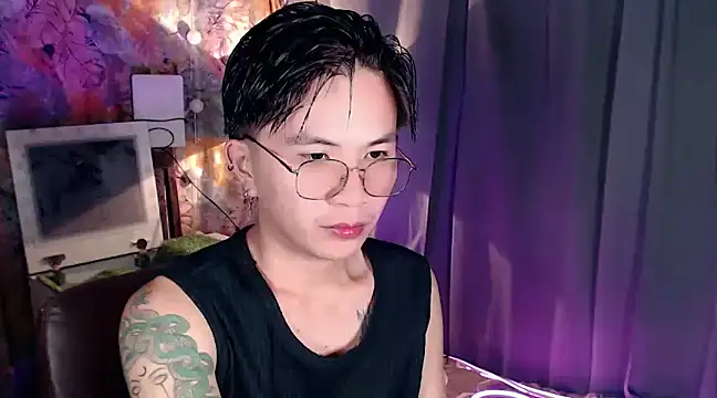 Snapshot of Sexy_Handsome_Drex chatting on 01.04.25 Sexy Handsome Drex online show from 01.04.25