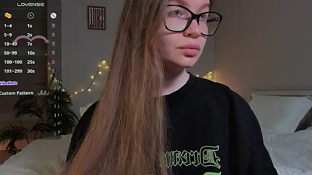 Virtual Girll online show from 10.23.25