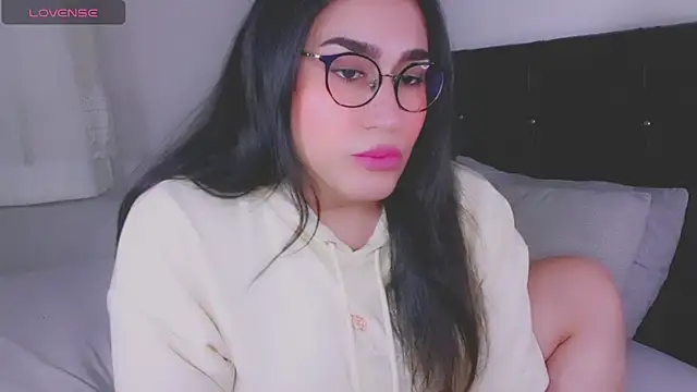 Snapshot of MERA_arab chatting on 10.21.25 MERA arab online show from 10.21.25