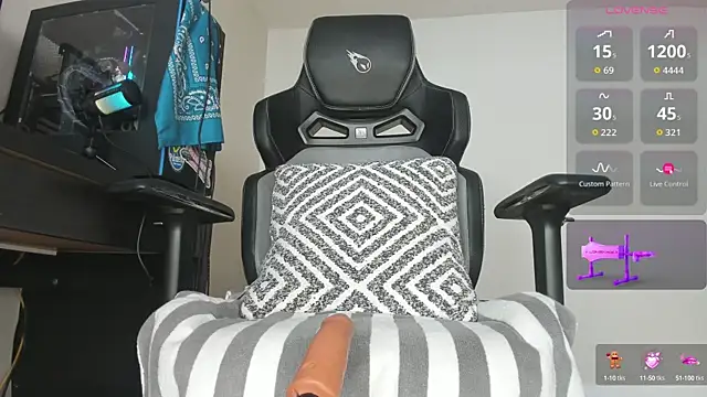 Snapshot of Redjina_Angel chatting on 09.22.25 Redjina Angel online show from 09.22.25