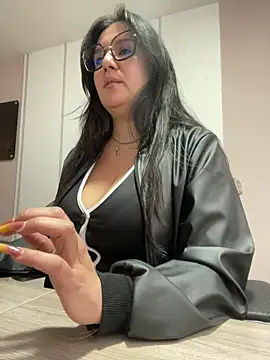 Snapshot of SWEETLILY18 chatting on 01.03.25 SWEETLILY18 online show from 01.03.25