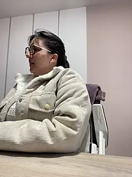 Snapshot of SWEETLILY18 chatting on 01.07.25 SWEETLILY18 online show from 01.07.25