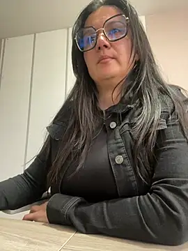 Snapshot of SWEETLILY18 chatting on 01.08.25 SWEETLILY18 online show from 01.08.25