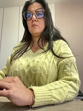 Snapshot of SWEETLILY18 chatting on 01.10.25 SWEETLILY18 online show from 01.10.25