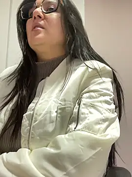 Snapshot of SWEETLILY18 chatting on 01.11.25 SWEETLILY18 online show from 01.11.25