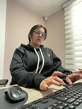 Snapshot of SWEETLILY18 chatting on 01.13.25 SWEETLILY18 online show from 01.13.25