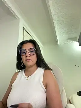 Snapshot of SWEETLILY18 chatting on 01.21.25 SWEETLILY18 online show from 01.21.25