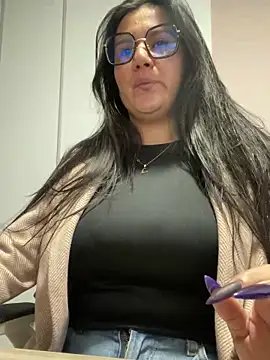 Snapshot of SWEETLILY18 chatting on 01.22.25 SWEETLILY18 online show from 01.22.25