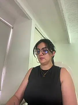 Snapshot of SWEETLILY18 chatting on 01.22.25 SWEETLILY18 online show from 01.22.25