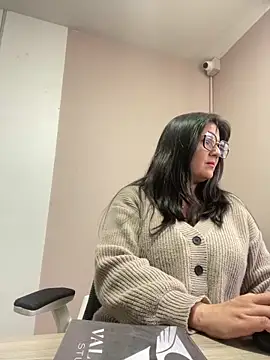 Snapshot of SWEETLILY18 chatting on 01.24.25 SWEETLILY18 online show from 01.24.25