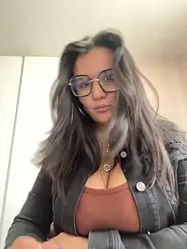 Snapshot of SWEETLILY18 chatting on 01.25.25 SWEETLILY18 online show from 01.25.25