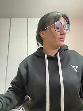 Snapshot of SWEETLILY18 chatting on 01.31.25 SWEETLILY18 online show from 01.31.25