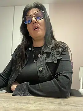 Snapshot of SWEETLILY18 chatting on 02.01.25 SWEETLILY18 online show from 02.01.25