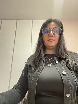 Snapshot of SWEETLILY18 chatting on 02.01.25 SWEETLILY18 online show from 02.01.25