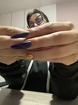 Snapshot of SWEETLILY18 chatting on 02.07.25 SWEETLILY18 online show from 02.07.25