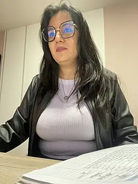 Snapshot of SWEETLILY18 chatting on 02.10.25 SWEETLILY18 online show from 02.10.25