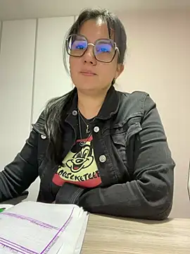 Snapshot of SWEETLILY18 chatting on 02.17.25 SWEETLILY18 online show from 02.17.25