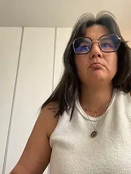 Snapshot of SWEETLILY18 chatting on 02.18.25 SWEETLILY18 online show from 02.18.25